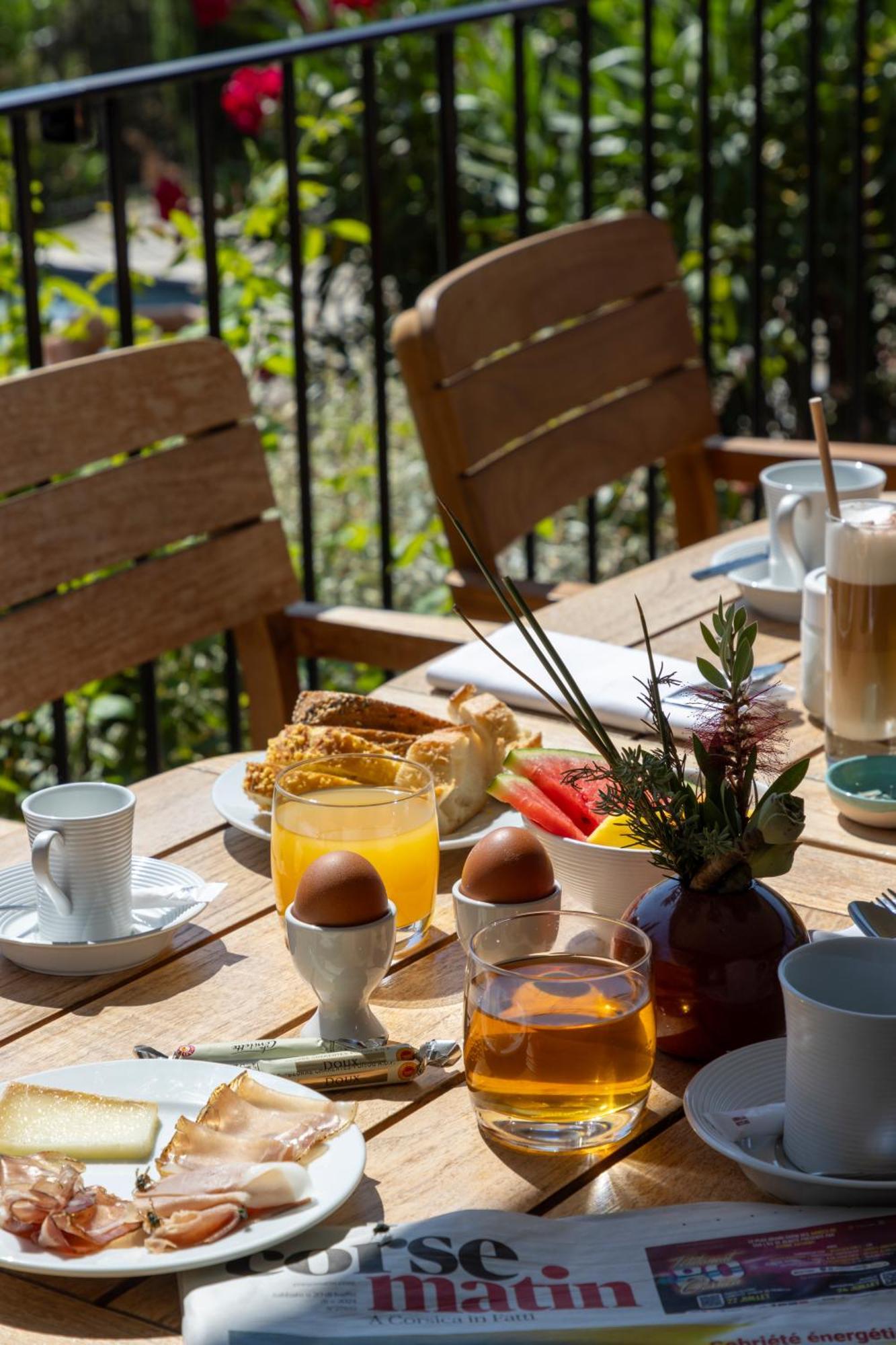 Hotel Restaurant Villa Josephine LʼÎle-Rousse 외부 사진