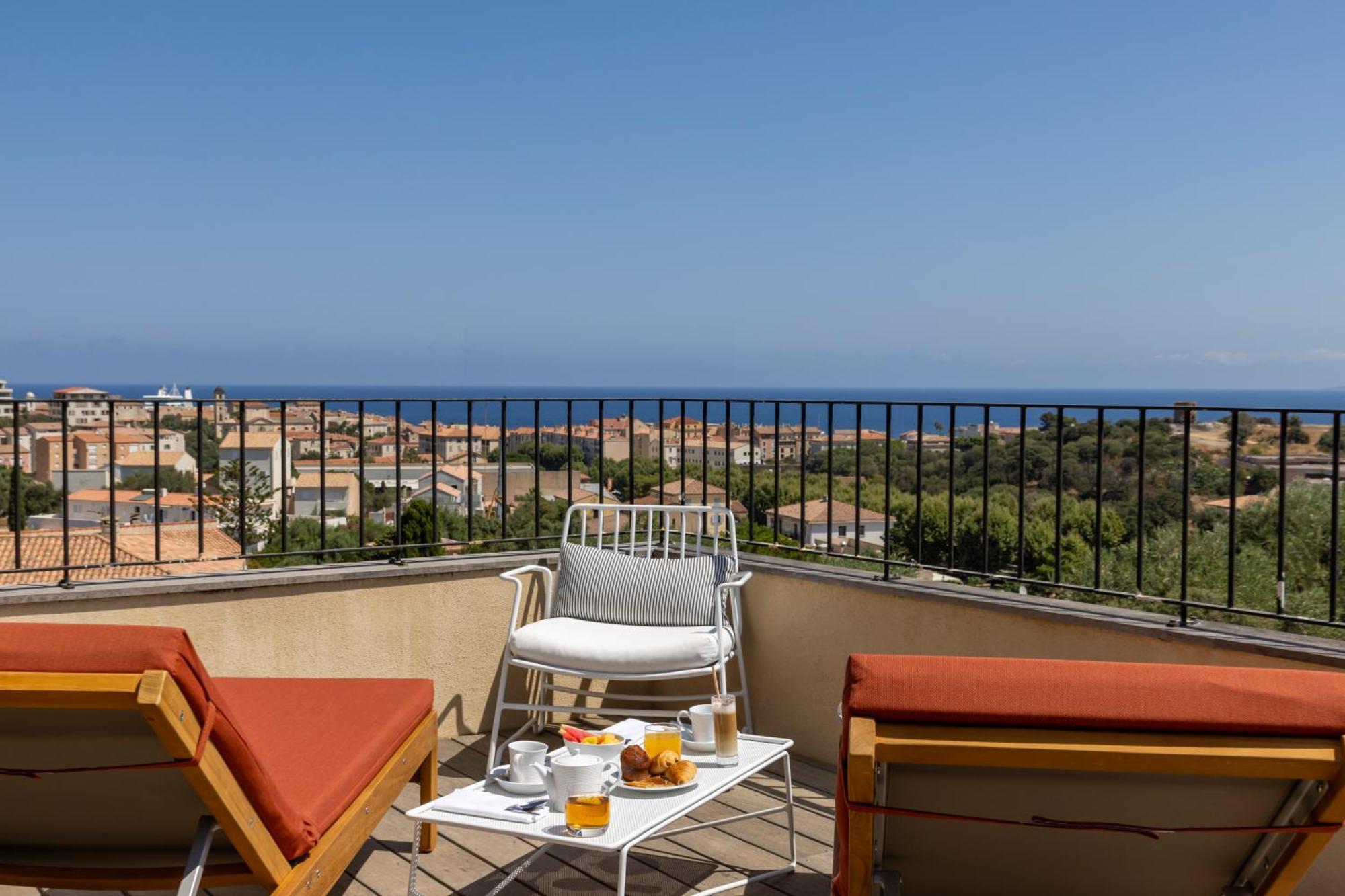 Hotel Restaurant Villa Josephine LʼÎle-Rousse 외부 사진