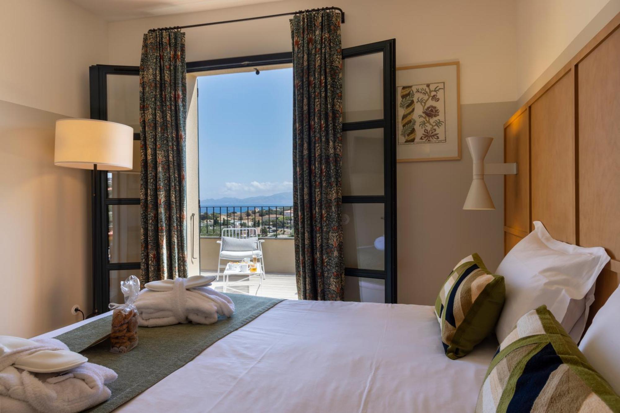 Hotel Restaurant Villa Josephine LʼÎle-Rousse 외부 사진